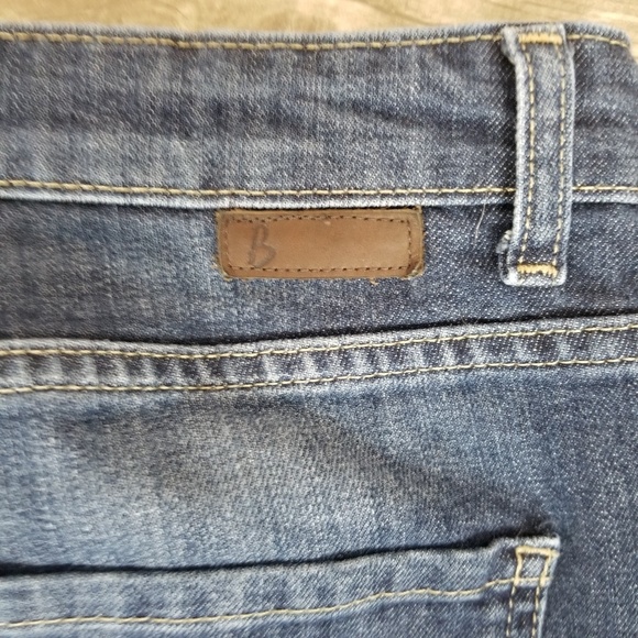 Boden bootcut Jean's. Size 8 regular. - Picture 6 of 6